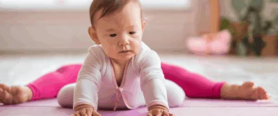Baby-yoga et massage bébé : comment choisir un atelier, et ce que dit la recherche